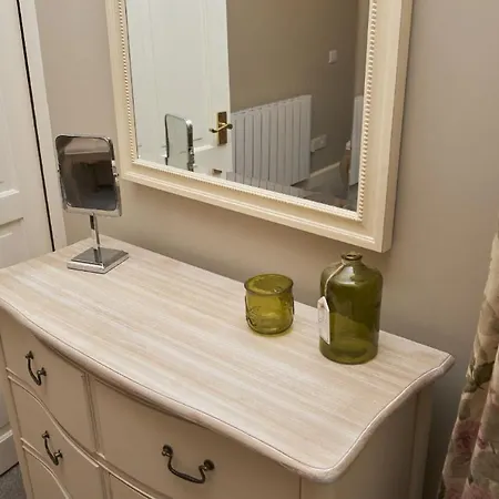 Old Bakers Ground Floor Centrally Located In With Patio Area Грасмир